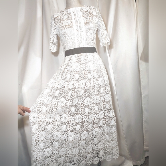 Lady Sharpely Dresses & Skirts - Lady Sharpely Maxi Dress, Vintage,White Lace Beige Lining, ZipUp, Short Sleeve,2